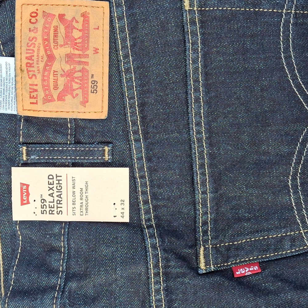 NEW Levi's Relaxed Straight